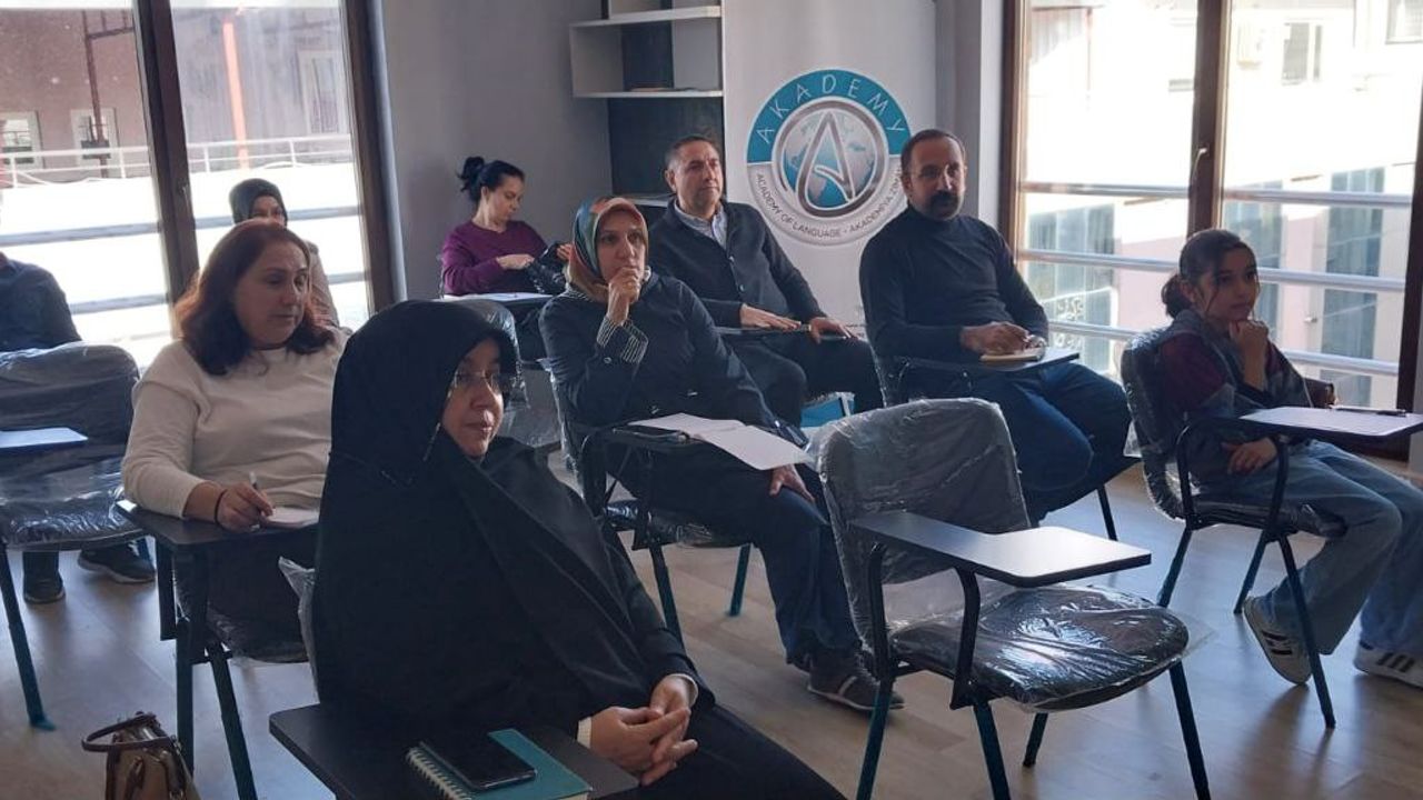 Van'da Kürtçe ve İngilizce Dil Eğitimi İçin Akademy Kapılarını Açtı