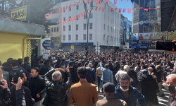 Göstericiler Cumhuriyet Caddesi’nde Oturma Eylemi Başlattı