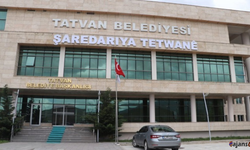 Tatvan Belediyesi'ne Yeniden Kürtçe Tabela Asıldı