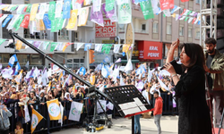 Buldan binlere seslendi: Ülkeyi kadınlar yönetecek