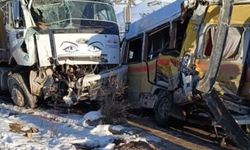 Van’da Feci Kaza: Hat Minibüsü ile Kamyon Çarpıştı