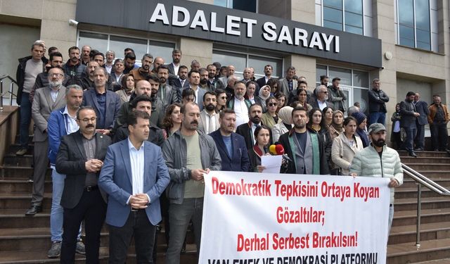 Van’da Adliye Önünde Gözaltılar Protesto Edildi