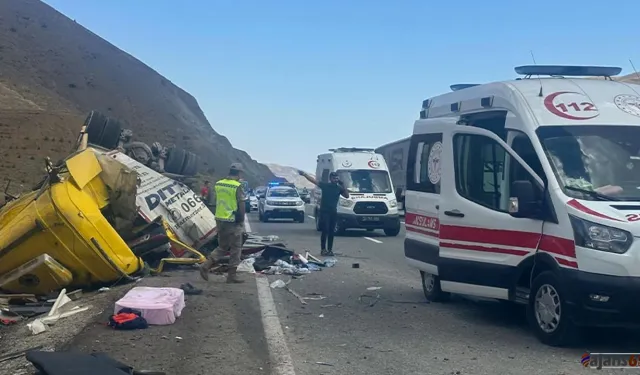 Erzincan'da Trafik Kazası: 4 Ölü, 2 Yaralı