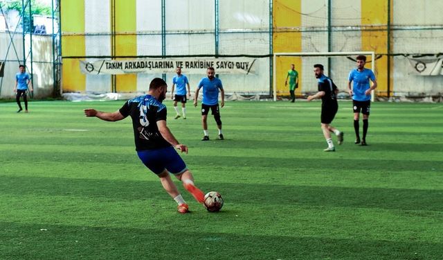 İstanbul'daki Çaldıranlılar Futbol Turnuvası Görkemli Bir Final İle Sona Erdi
