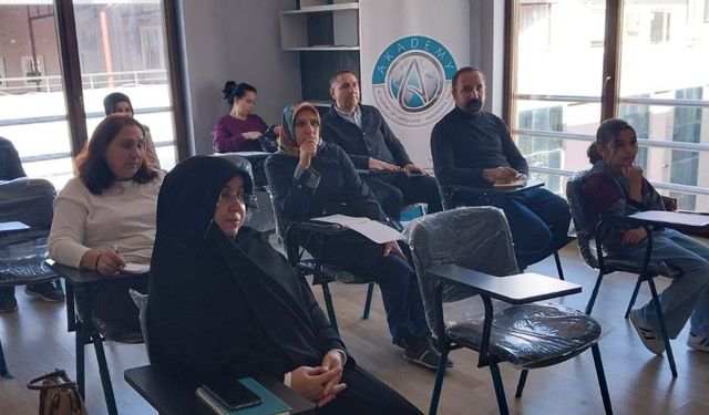 Van'da Kürtçe ve İngilizce Dil Eğitimi İçin Akademy Kapılarını Açtı