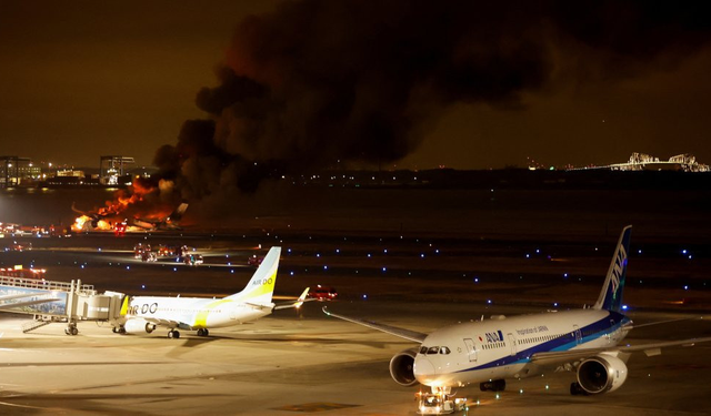 Hava Limanında Büyük Panik: Uçak Alev Aldı