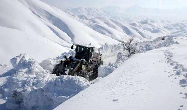 Hakkâri ve Van'da: 54 Yerleşim Yerine Ulaşım Engeli