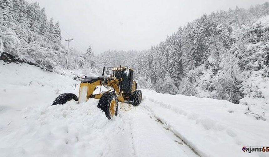 Kar ve Heyelan Köy Yollarını Kapattı: 21 Köy Yolu Ulaşıma Kapandı