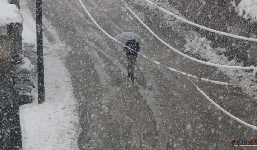 Meteoroloji’den Kuvvetli Yağış ve Rüzgar Uyarısı: Van, Diyarbakır ve Diğer Şehirlerde Hava Durumu