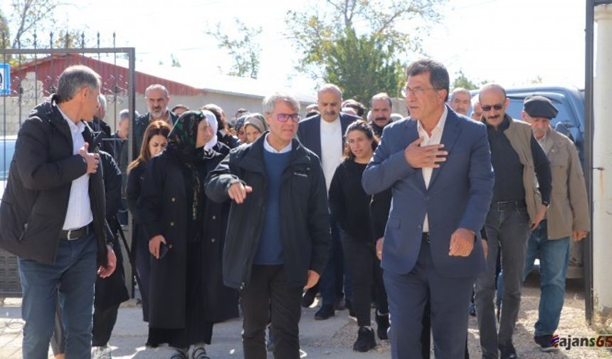 Serhat Temizer’in Taziyesine Yoğun Katılım: Siyasi Partiler ve Sivil Toplum Örgütleri Yan Yana